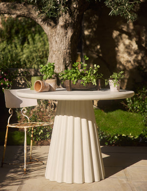 Open Box: Lazenby Indoor / Outdoor Round Dining Table, White 42