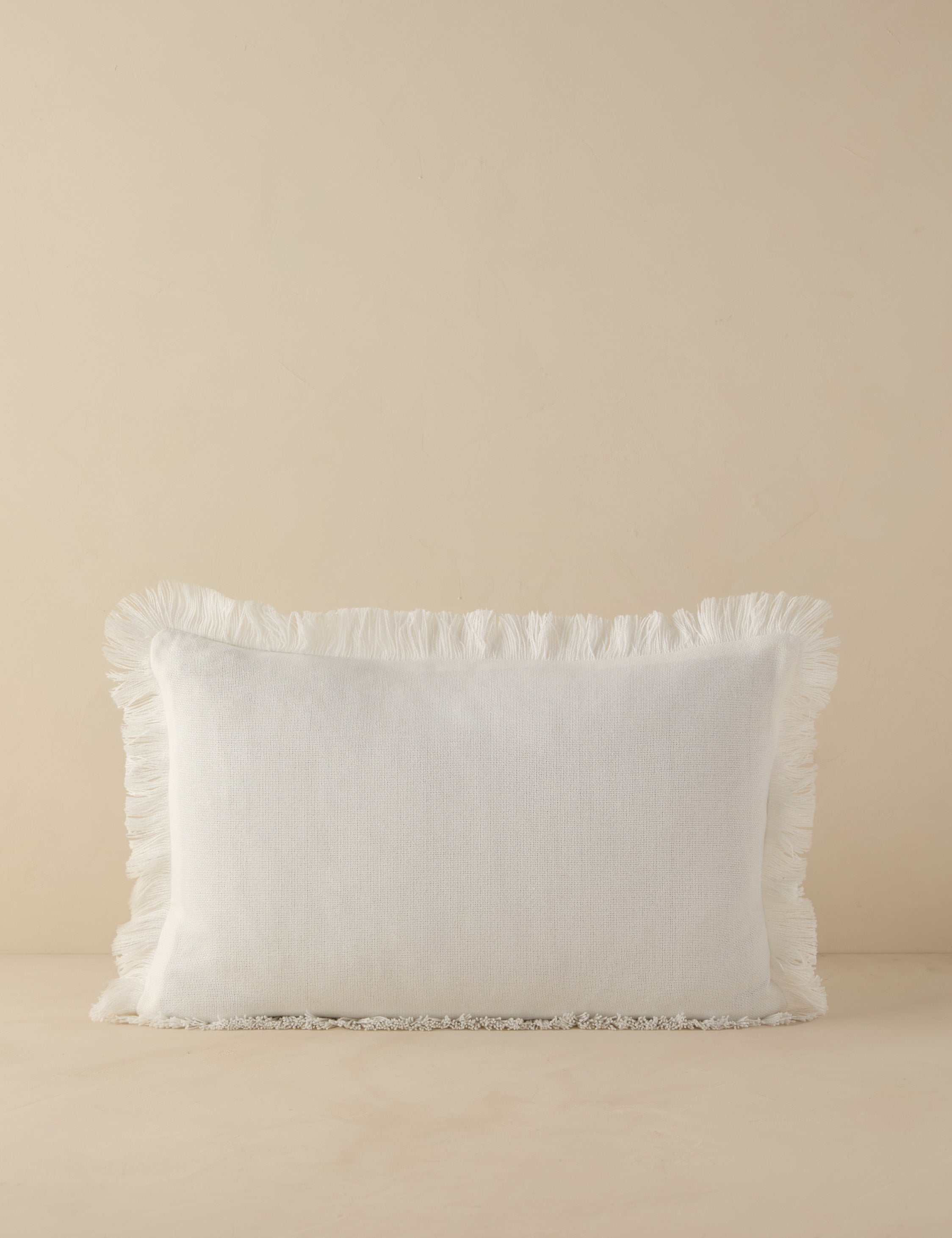 #color::coconut #style::lumbar #fill-type::polyester