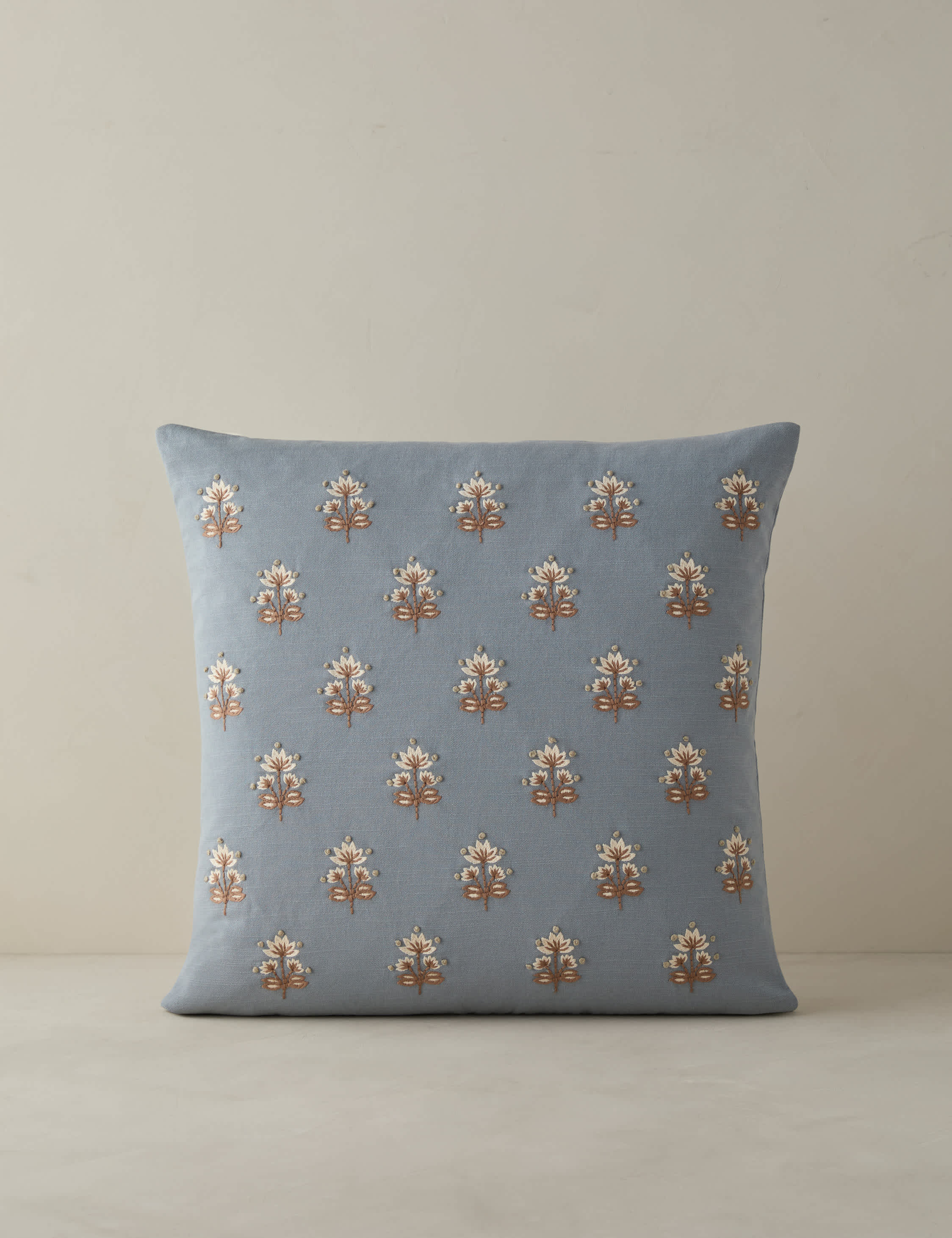 #color::blue-and-ivory #style::square #fill-type::pillow-cover-only #fill-type::with-feather-down-insert