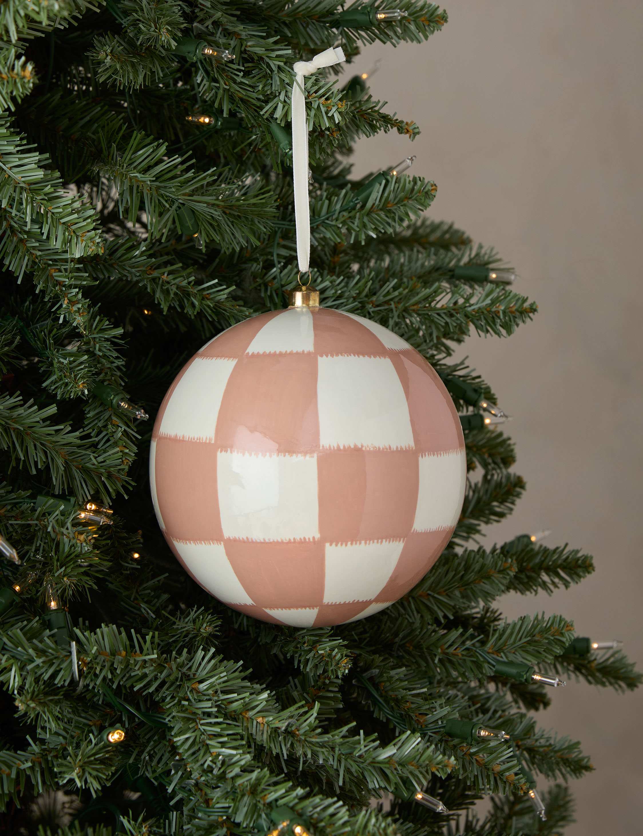 #color::blush-and-white