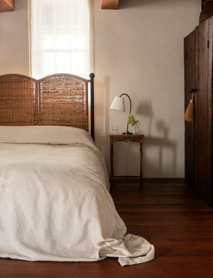 Bonnet Platform Bed : Natural / Queen