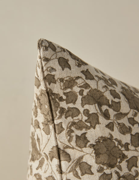 #color::taupe #style::square 