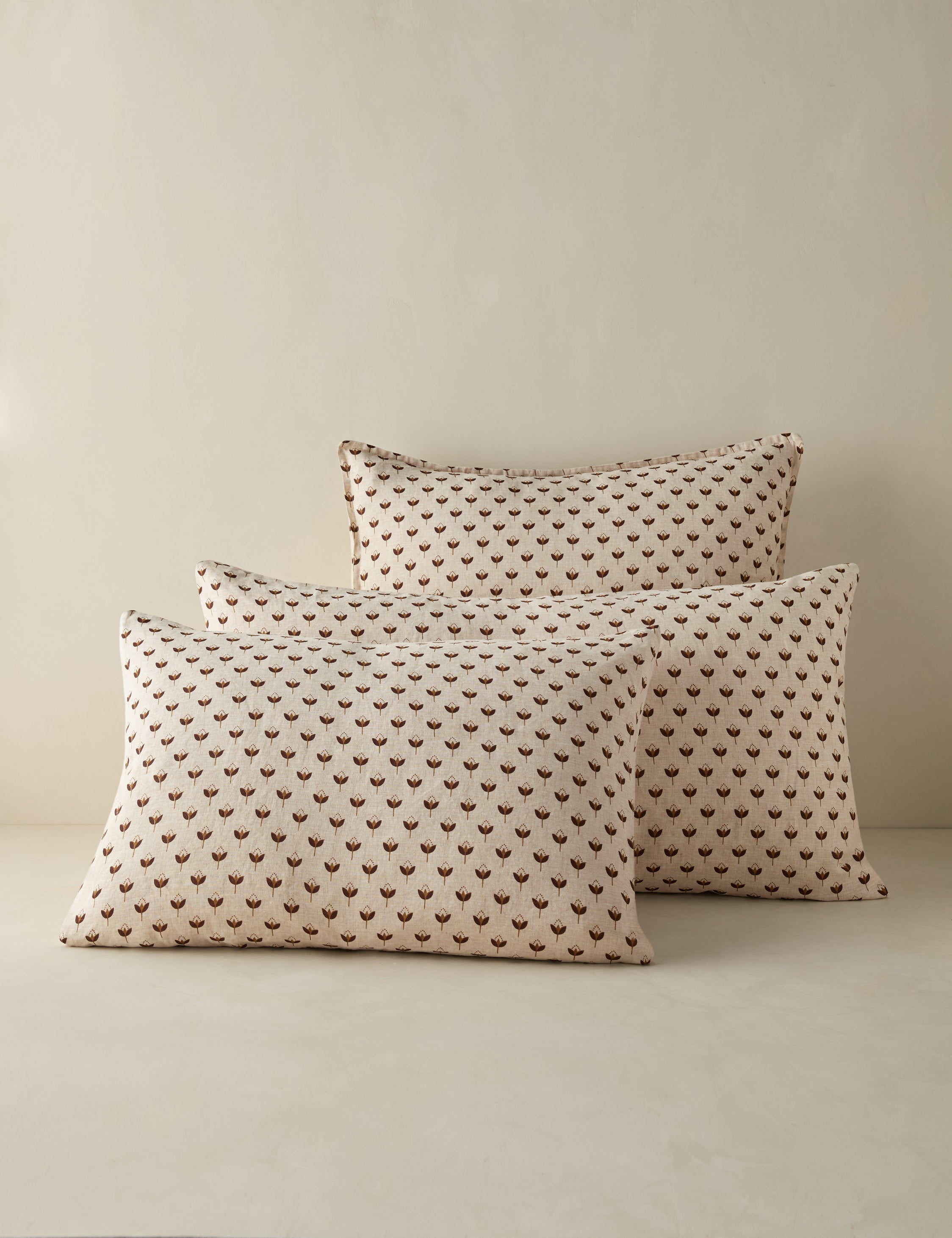 #color::merlot-and-gold #size::standard #size::king #size::euro