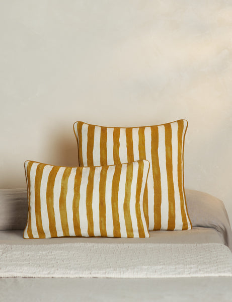 #color::goldenrod-and-ivory #style::lumbar #fill type::with-feather-down-insert  #fill type::pillow-cover-only