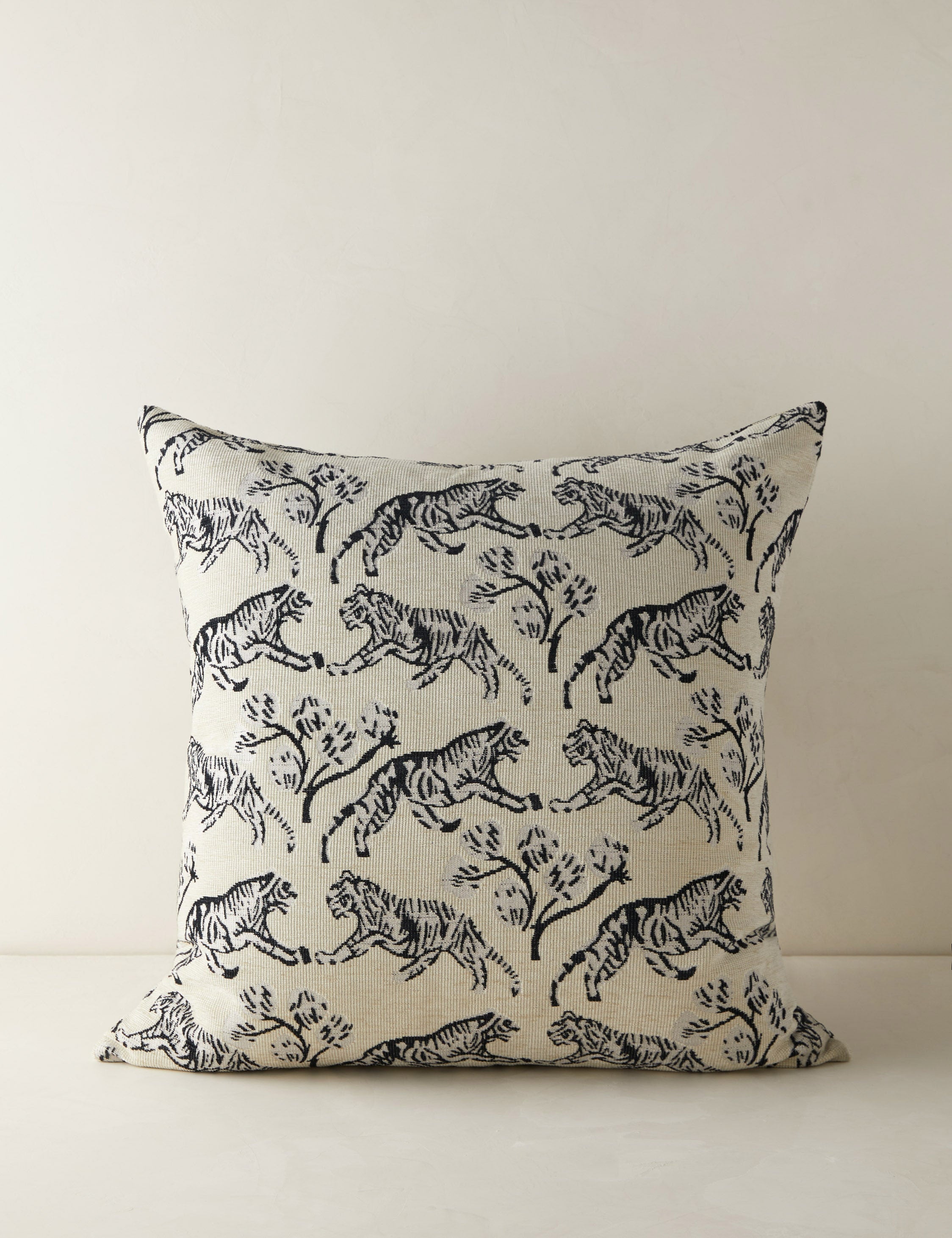 #color::ivory #fill type::with-feather-down-insert  #style::square #fill type::pillow-cover-only