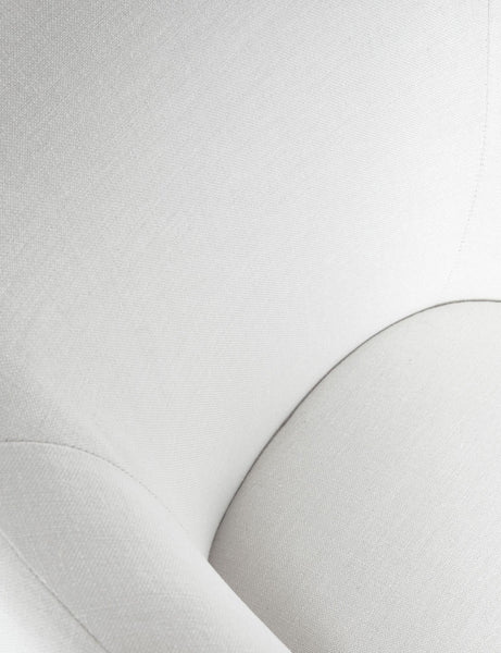 #color::natural  | Close-up of the natural linen fabric