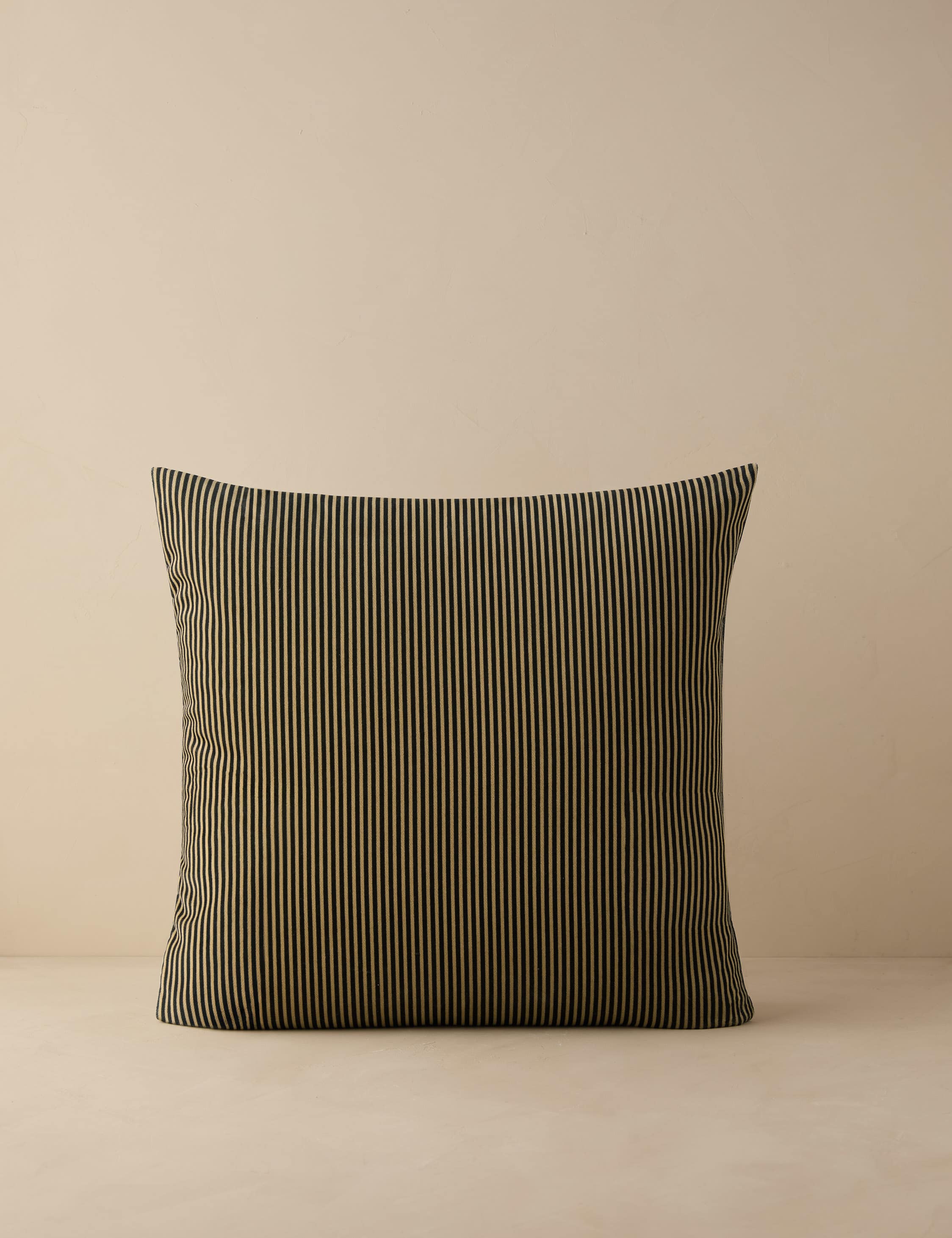 #color::black-and-sand #style::square #fill-type::with-feather-down-insert #fill-type::pillow-cover-only